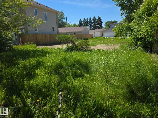 11726 122 Street NW  Edmonton, AB T5M 0C3
