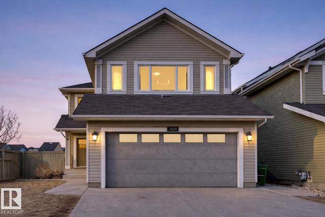 1564 36 Avenue NW  Edmonton, AB T5P 0L9
