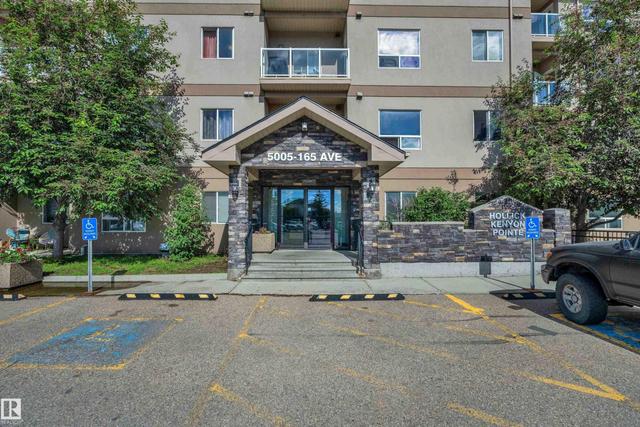 125 5005 165 Avenue  Edmonton, AB T5Y 0L8