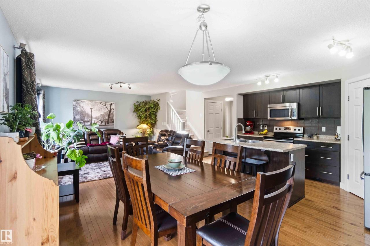 20032 131 Avenue Nw, Edmonton, AB - Indoor Photo Showing Dining Room
