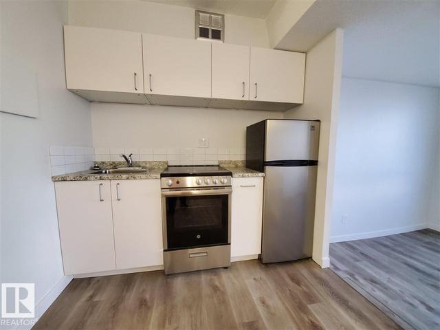 614 10160 114 Street  Edmonton, AB T5K 2L2