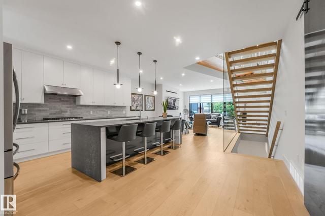 11247 71 Avenue NW  Edmonton, AB T6G 0A5