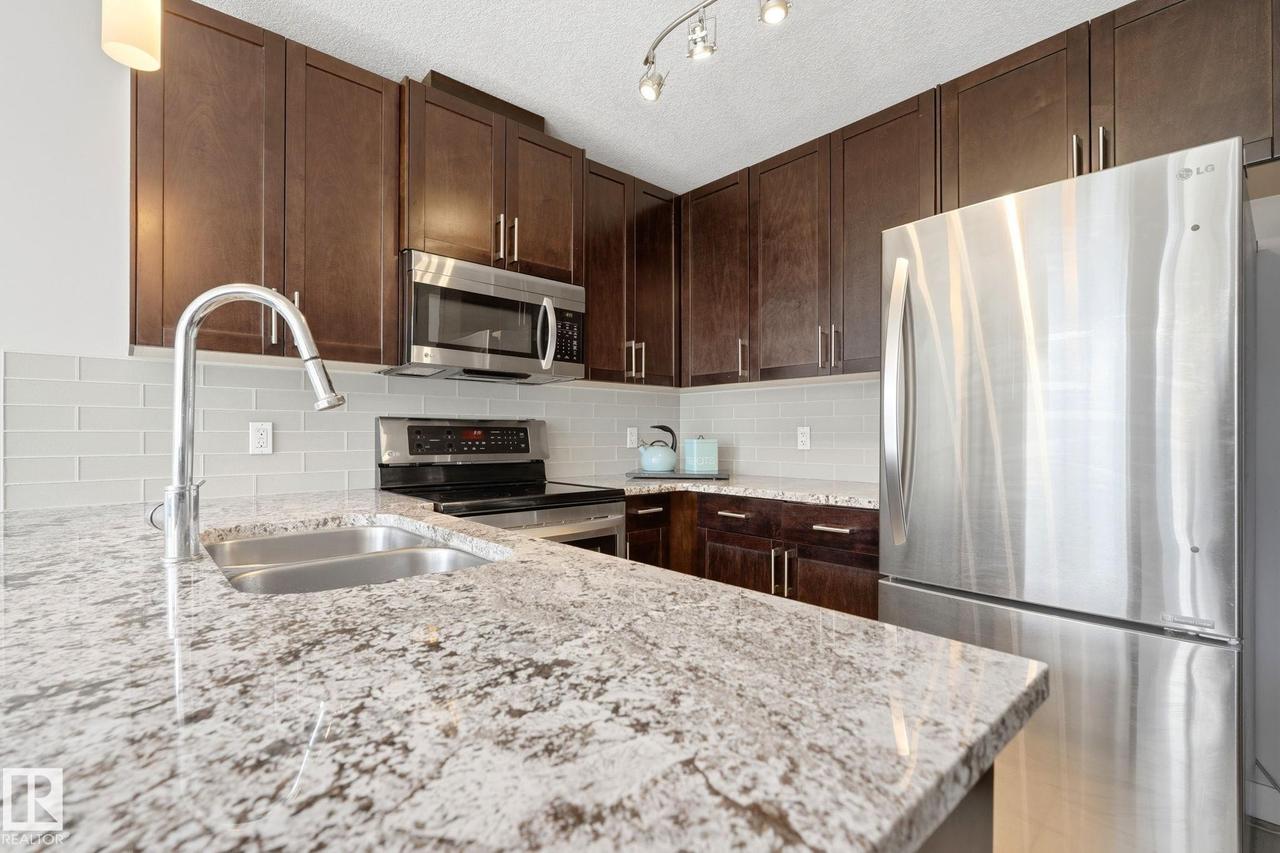 #125 5151 Windermere Boulevard Sw, Edmonton, AB - Indoor Photo Showing Kitchen With Stainless Steel Kitchen With Double Sink With Upgraded Kitchen
