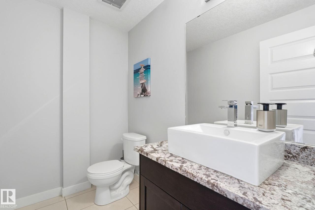 #125 5151 Windermere Boulevard Sw, Edmonton, AB - Indoor Photo Showing Bathroom