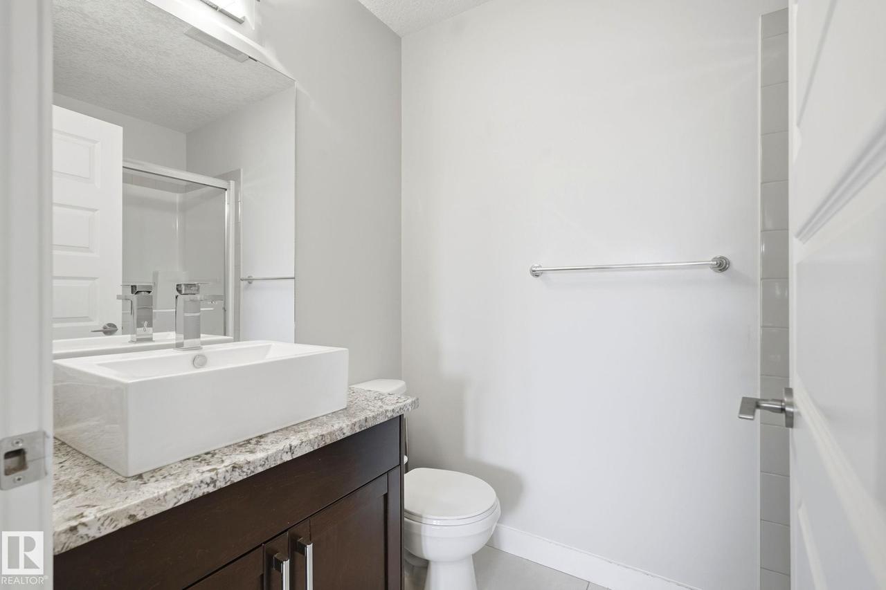 #125 5151 Windermere Boulevard Sw, Edmonton, AB - Indoor Photo Showing Bathroom