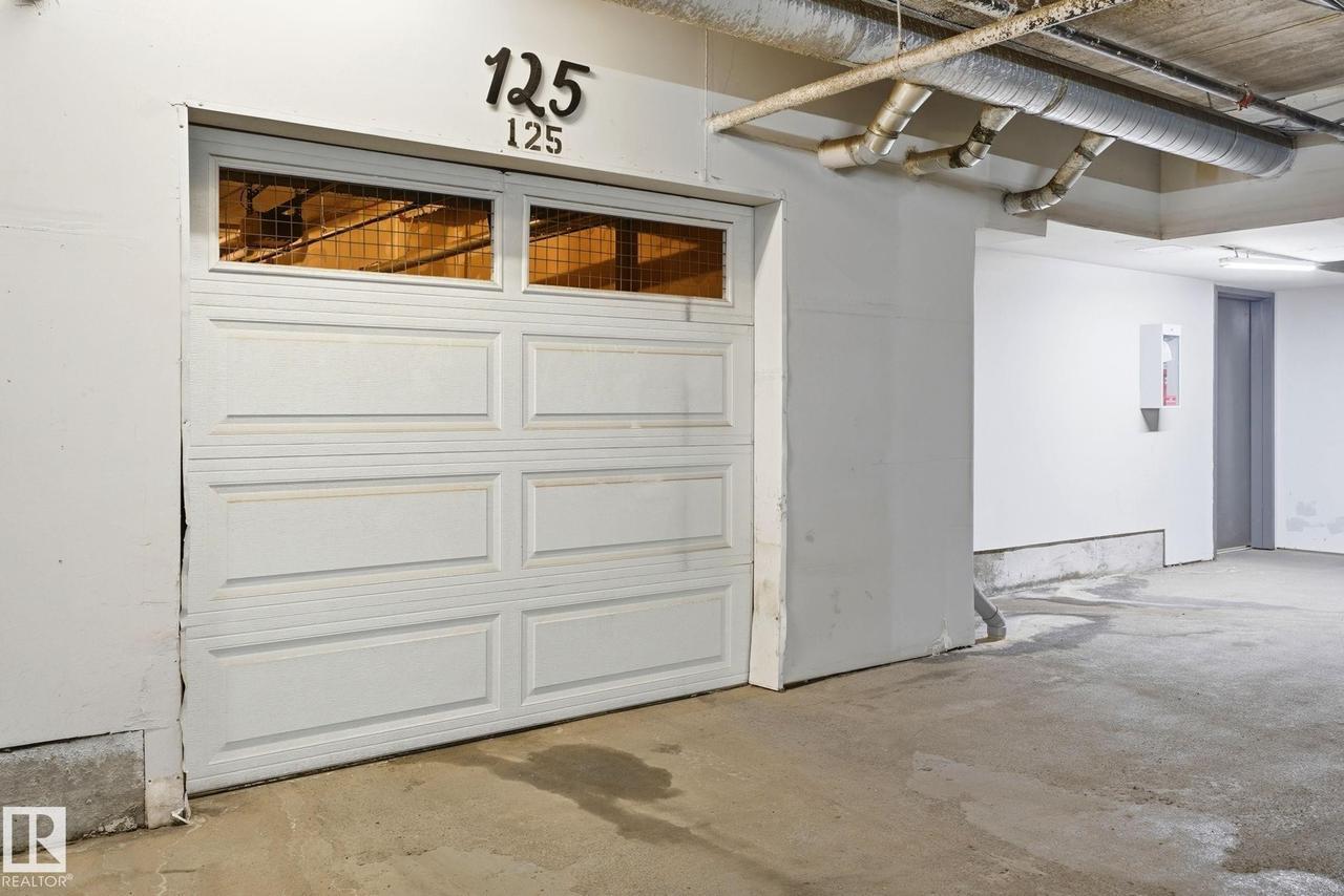 #125 5151 Windermere Boulevard Sw, Edmonton, AB - Indoor Photo Showing Garage