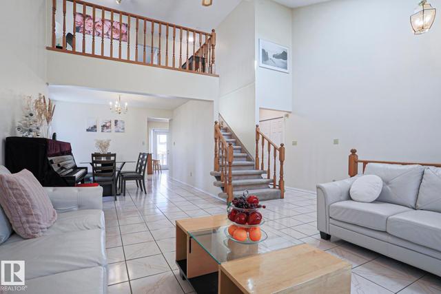 2433 89 Street NW  Edmonton, AB T6K 2Y8