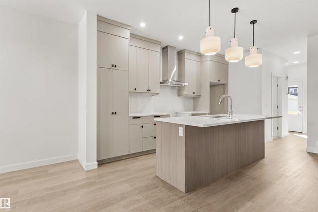 284 PATERSON Link SW  Edmonton, AB T6W 5V2