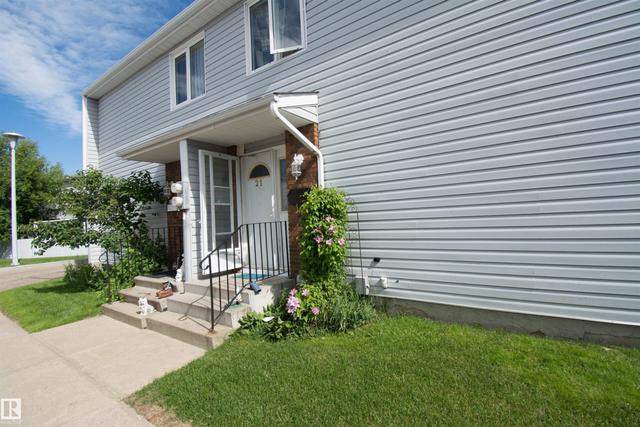21 Amberly Court NW  Edmonton, AB T6R 3A3