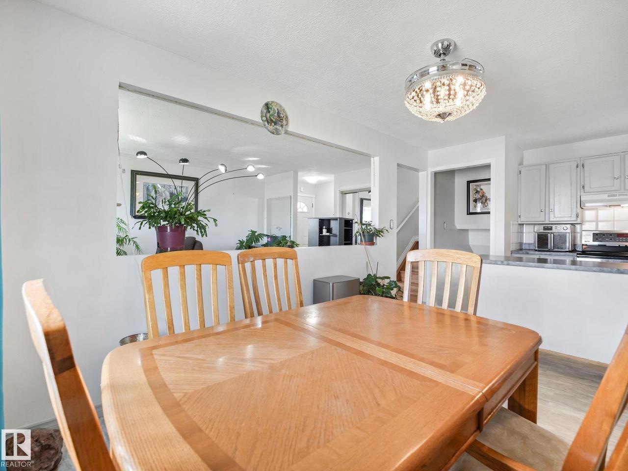 164 Warwick Road Nw, Edmonton, AB - Indoor Photo Showing Dining Room