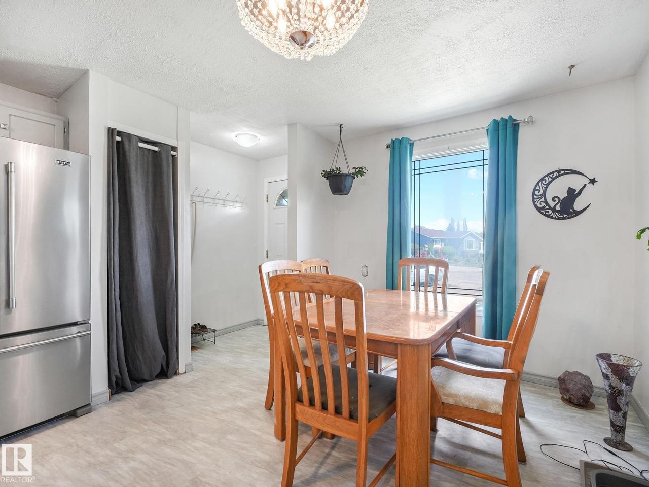 164 Warwick Road Nw, Edmonton, AB - Indoor Photo Showing Dining Room