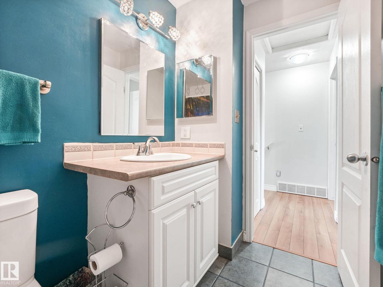 164 Warwick Road Nw, Edmonton, AB - Indoor Photo Showing Bathroom