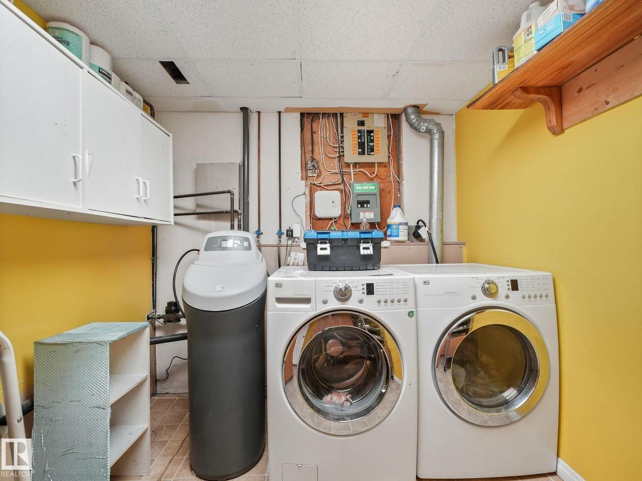 164 Warwick Road Nw, Edmonton, AB - Indoor Photo Showing Laundry Room