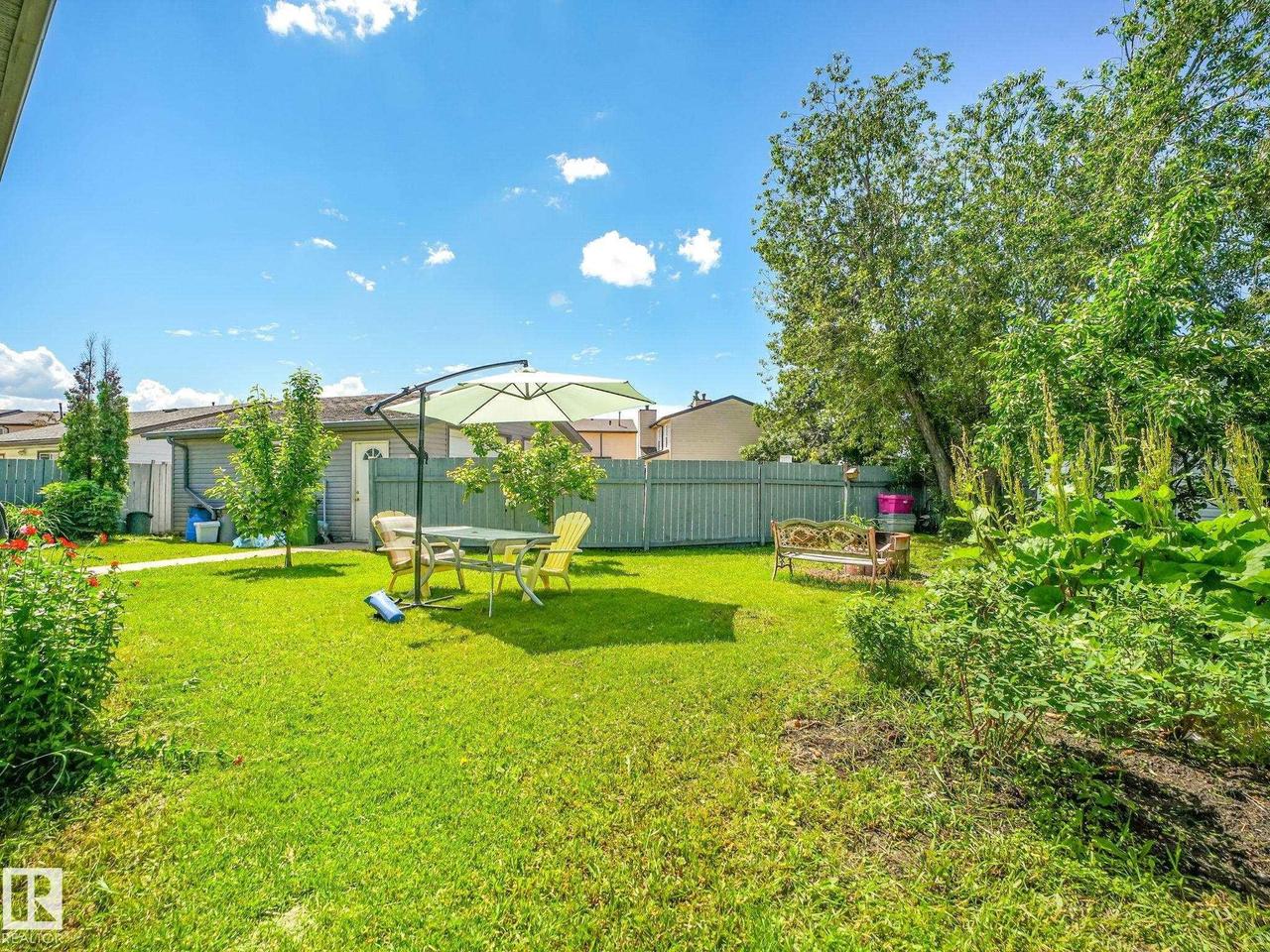 164 Warwick Road Nw, Edmonton, AB - Outdoor With Backyard
