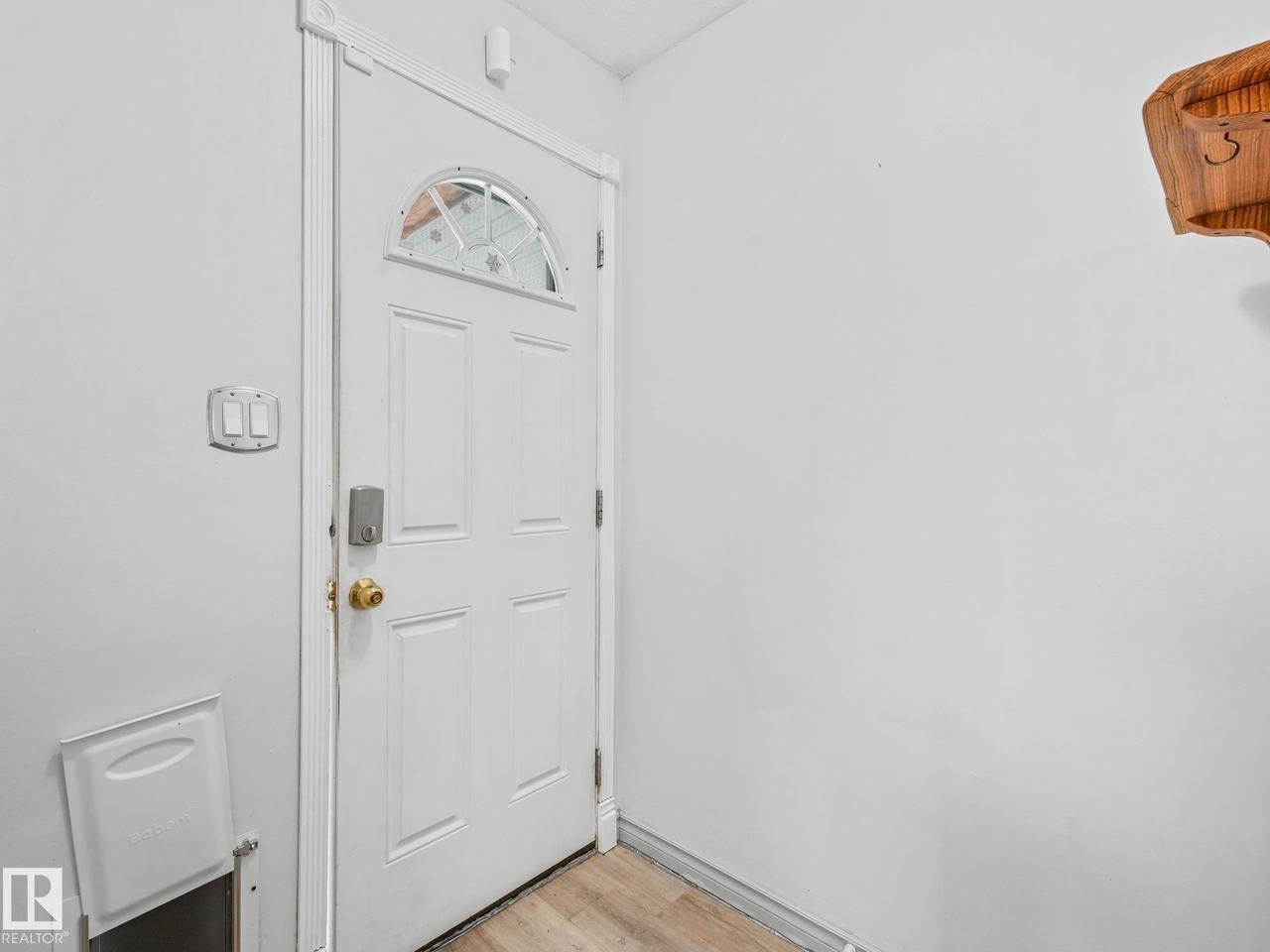 164 Warwick Road Nw, Edmonton, AB - Indoor Photo Showing Other Room