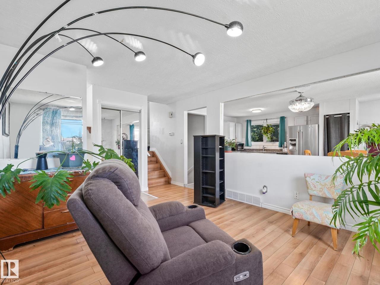 164 Warwick Road Nw, Edmonton, AB - Indoor Photo Showing Other Room