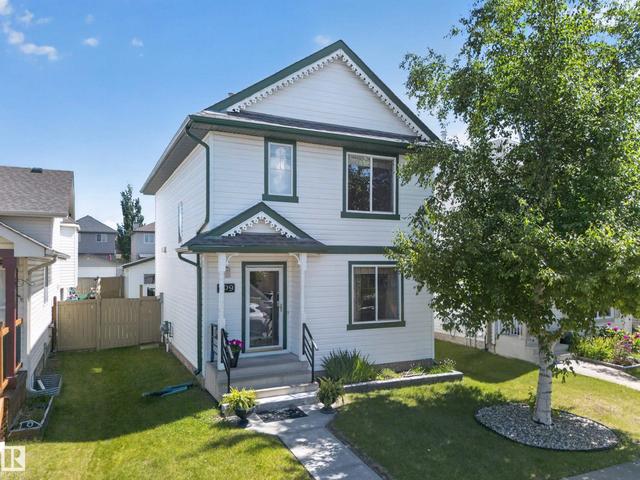 709 83 St SW  Edmonton, AB T6X 1L7