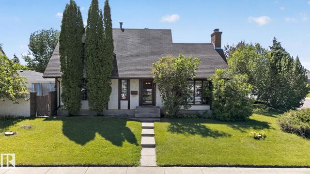 7819 22 Avenue NW  Edmonton, AB T6K 2M6