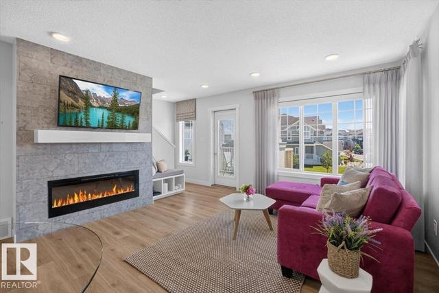 862 DANIELS Way SW  Edmonton, AB T6W 4C8