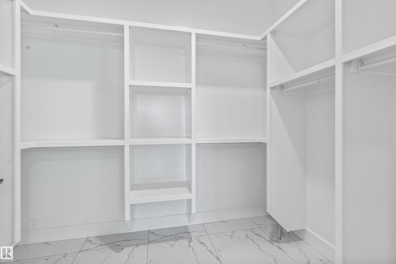 190 Elliott Wynd, Fort Saskatchewan, AB - Indoor With Storage