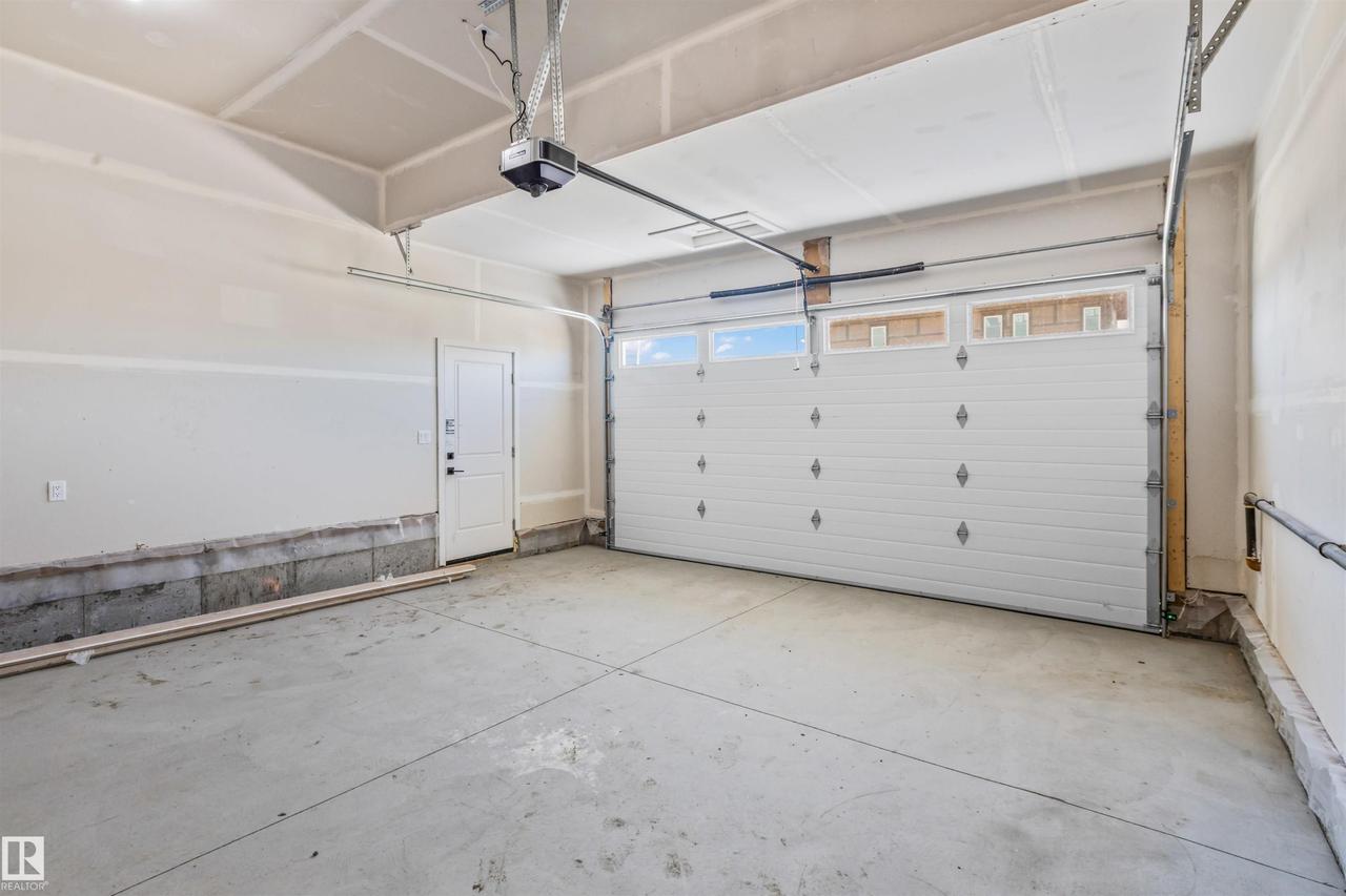 190 Elliott Wynd, Fort Saskatchewan, AB - Indoor Photo Showing Garage