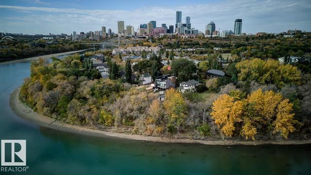 9906 87 Street NW  Edmonton, AB T5H 1N3