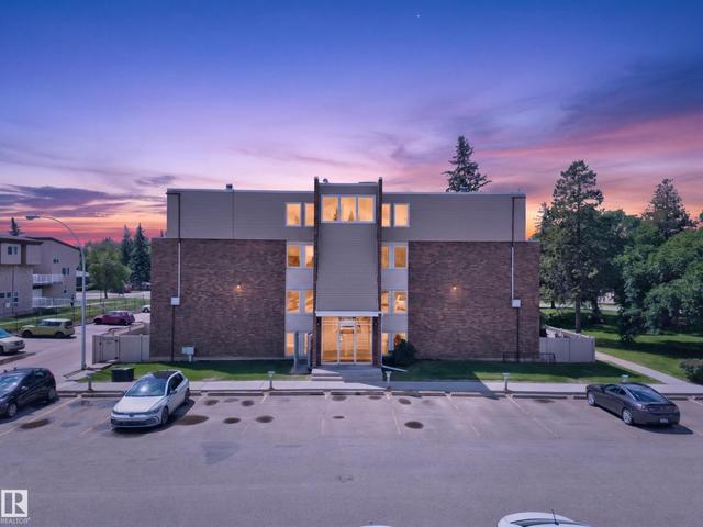 #103 7805 159 ST NW  Edmonton, AB T5R 2E1
