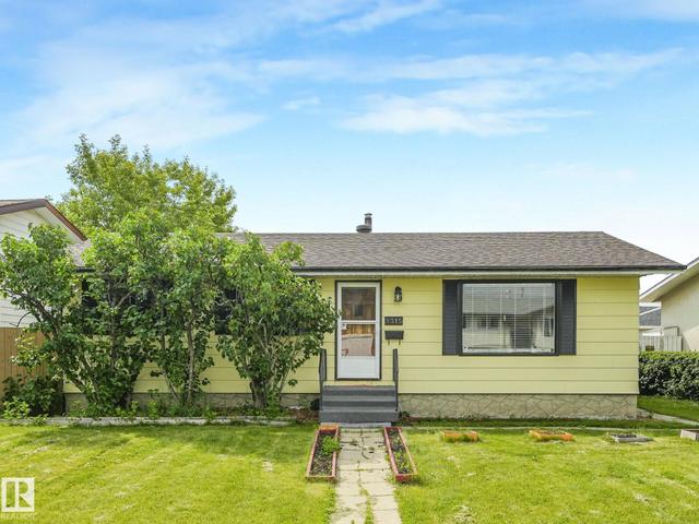 9315 151 Avenue NW  Edmonton, AB T5E 2R1