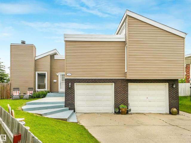 3219 85 Street NW  Edmonton, AB T6K 2Y7