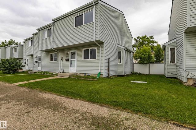 209 Dickinsfield Court NW  Edmonton, AB T5E 5V8