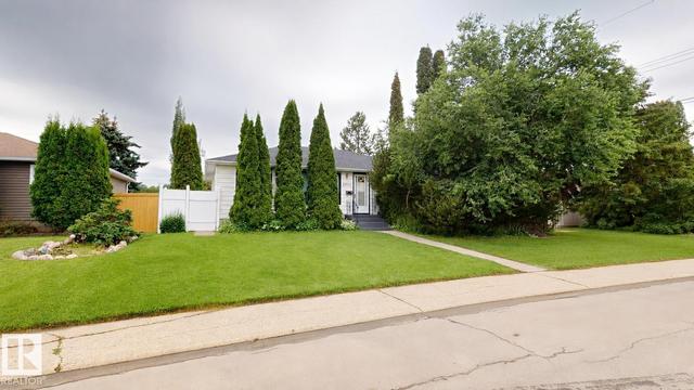 13915 135A Avenue NW  Edmonton, AB T5L 4A1