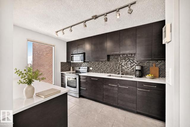 #1802 11027 87 AV NW  Edmonton, AB T6G 2P9