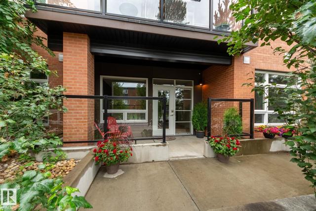 #102 10606 84 AV NW  Edmonton, AB T6E 2H6
