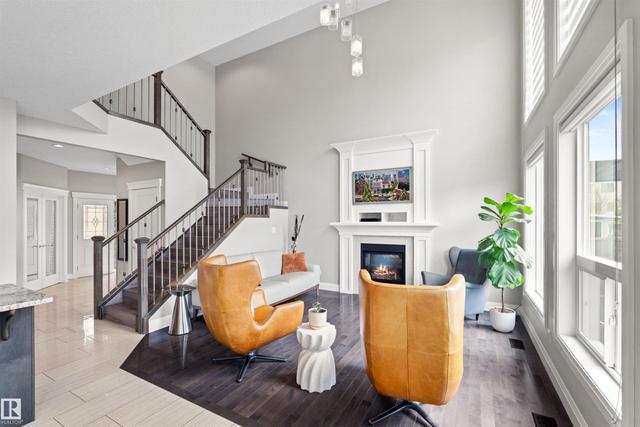 3807 CLAXTON Close SW  Edmonton, AB T6W 1Y5