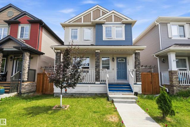 1563 TAMARACK Boulevard NW  Edmonton, AB T6T 2E2