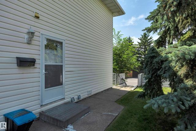 2218 38 Street NW  Edmonton, AB T6L 4C3