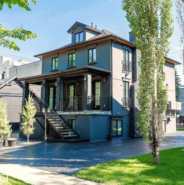 11833 102 Avenue NW  Edmonton, AB T5K 0R6