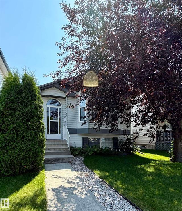 14839 47 Street NW  Edmonton, AB T5Y 2X3