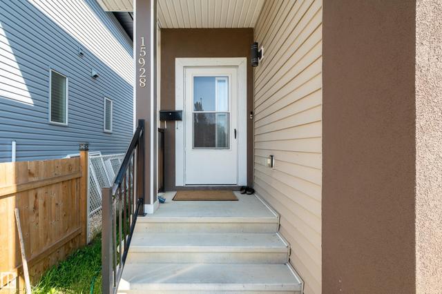 15928 100 Avenue NW  Edmonton, AB T5P 0L2
