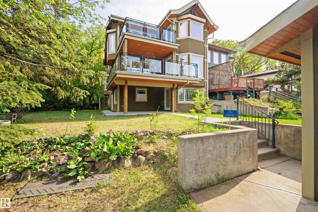 9652 86 Avenue NW  Edmonton, AB T6C 1J9
