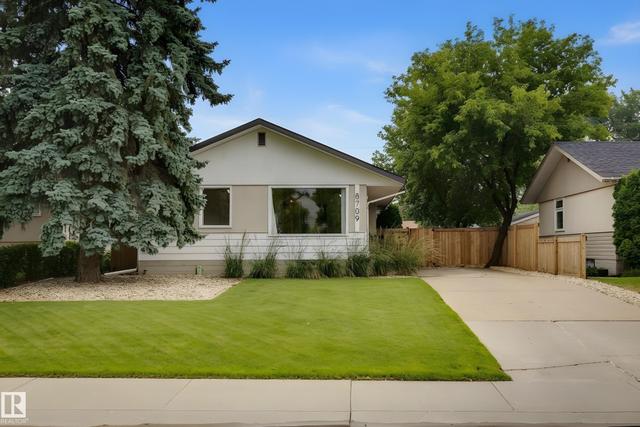 8709 164A Street NW  Edmonton, AB T5R 2R2