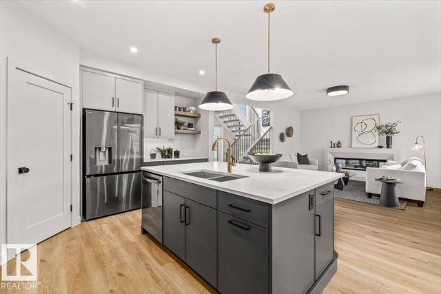 4543 Knight Wynd SW  Edmonton, AB T6W 4B7