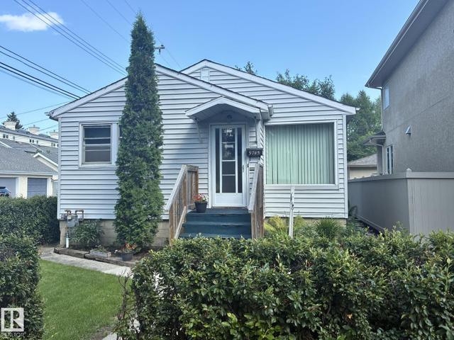9745 94 Street NW  Edmonton, AB T6C 3W1
