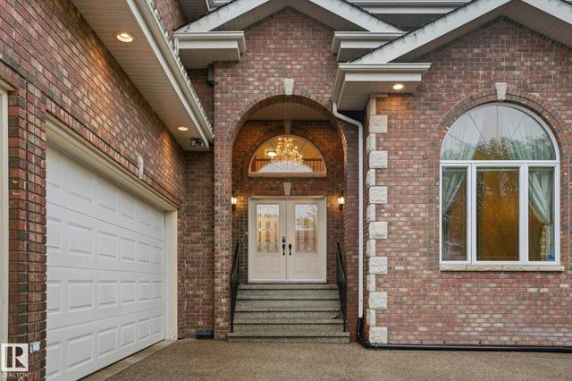 926 HOLLINGSWORTH Bend NW  Edmonton, AB T6R 3L3