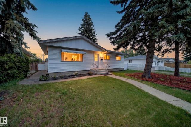 5204 97A Avenue NW  Edmonton, AB T6B 1E1