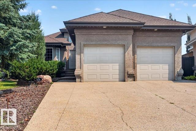 928 THOMPSON Place NW  Edmonton, AB T6R 3K4