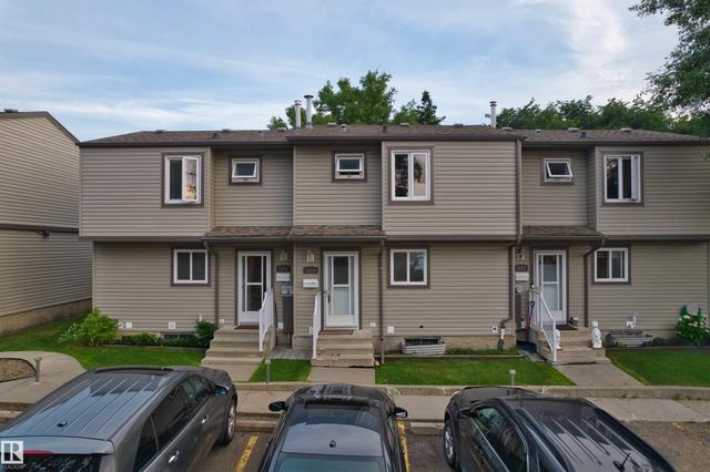 1679 LAKEWOOD Road NW  Edmonton, AB T6K 3B9
