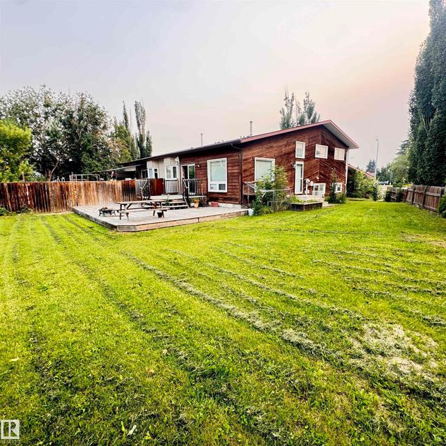 4821 11A Avenue NW  Edmonton, AB T6L 4A5