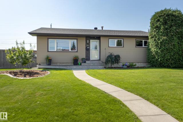 8003 136 Avenue NW  Edmonton, AB T5C 2K8