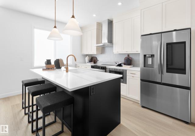 5636 Hawthorn Way SW  Edmonton, AB T6X 3K7